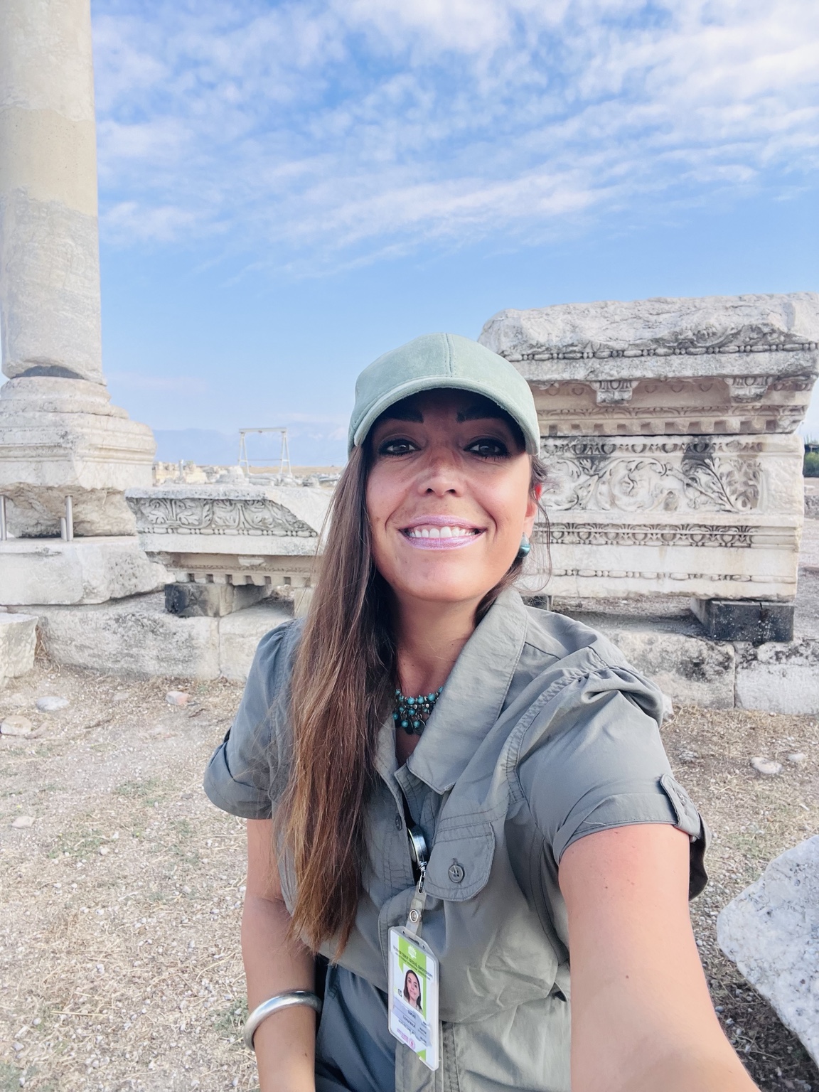 Deniz Karaevli em um sítio arqueológico